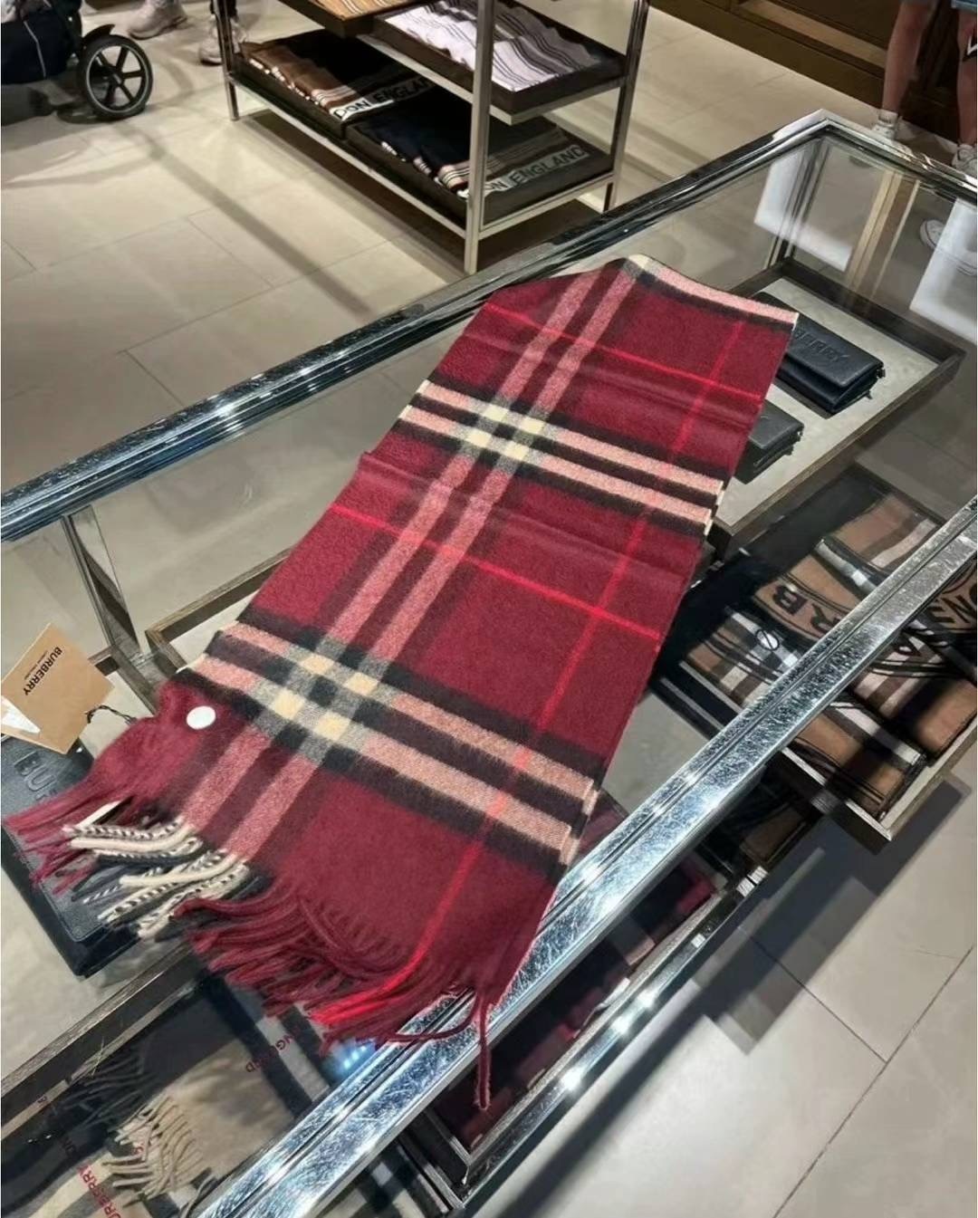 商品Burberry|BURBERRY/博柏利 男女通用酒红色格纹羊绒流苏围巾80216951,价格¥1854,第8张图片详细描述