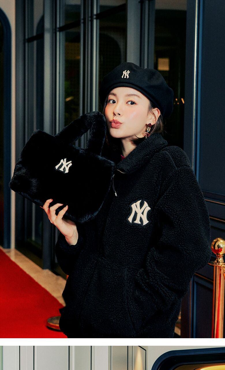 商品MLB|【享贝家】MLB新款羊羔绒NY斜挎包单肩包休闲包黑色\粉色 3AORS0526-50BKS  3AORS0526-07PKL,价格¥595,第1张图片详细描述
