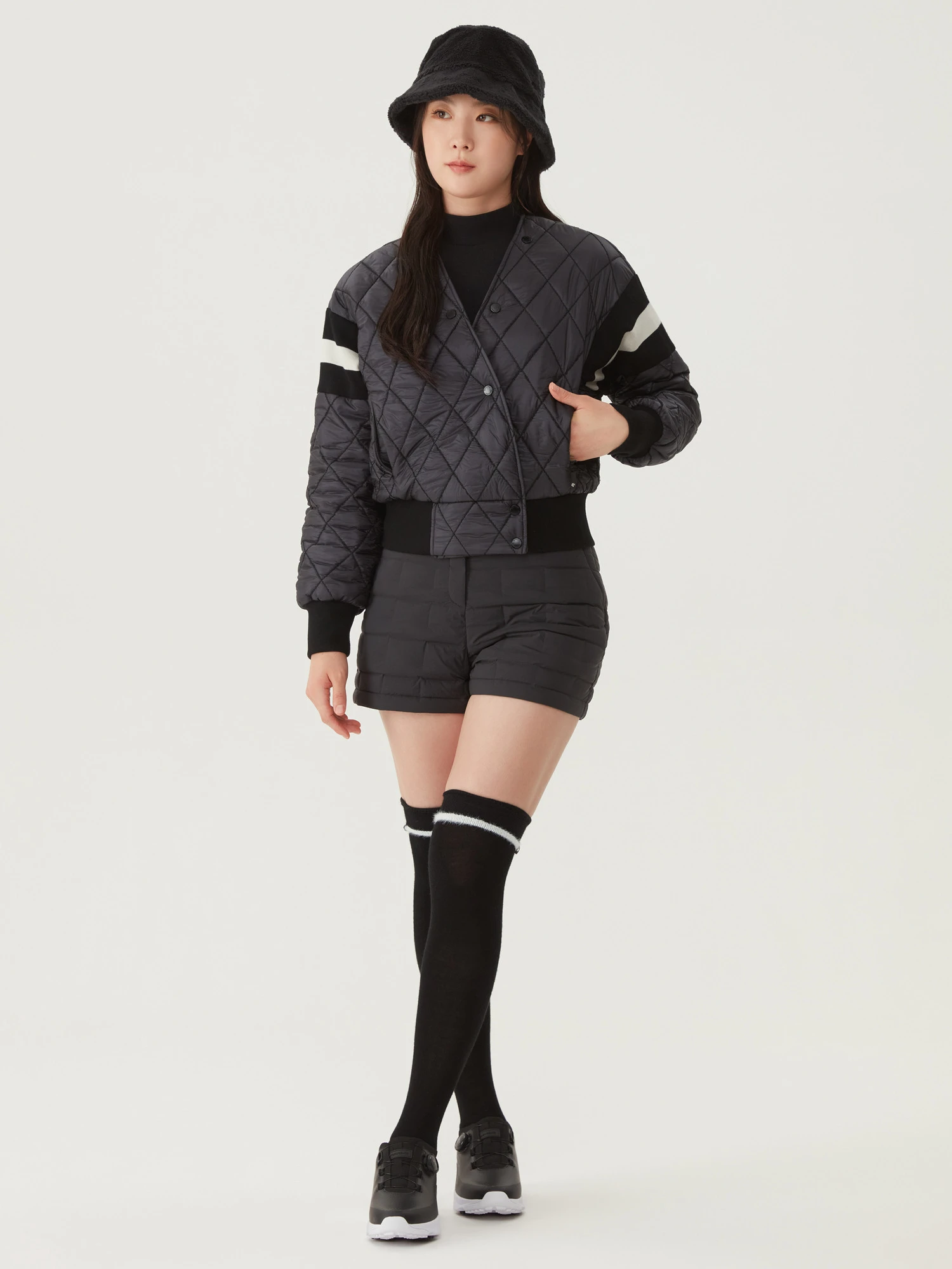 商品【预售商品15天发货】 DESCENTE|高尔夫系列女性绗缝A字短裤时尚舒适 DO42WFSPO2-LVDG,价格¥1157,第3张图片详细描述
