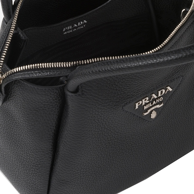 商品Prada|PRADA/普拉达 22春夏新款 女士小号黑色皮革饰有三角徽标配织物肩带拉链开合单肩斜跨手提包1BC145_2DKV_F0002_V_3OO,价格¥23286,第5张图片详细描述