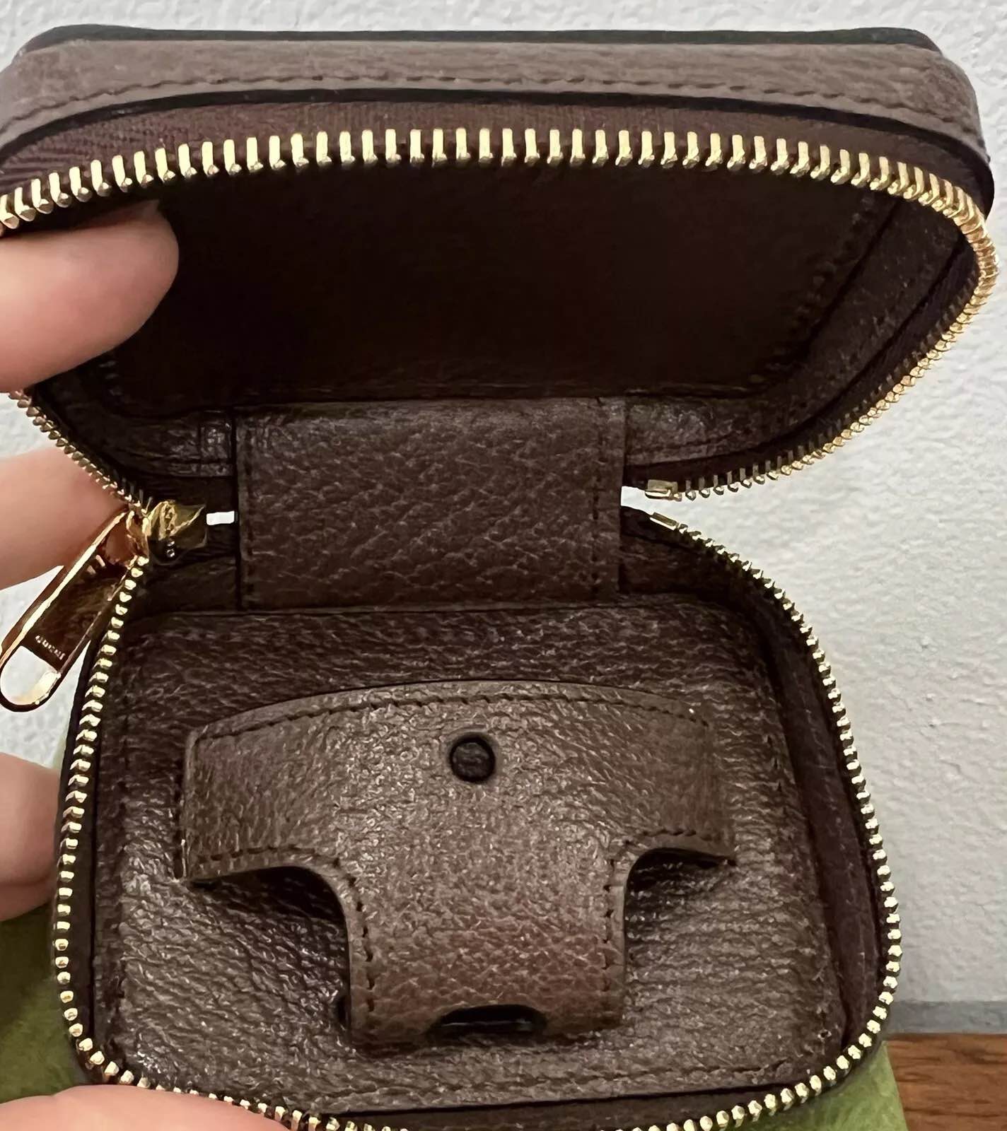 商品Gucci| Gucci air pods耳机包 有内袋（无品牌包装盒）,价格¥886,第5张图片详细描述