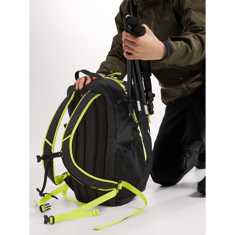 商品Arc'teryx|【预售】Arc'teryx始祖鸟Mantis 26系列黑色/欣快绿背包,价格¥1226,第7张图片详细描述
