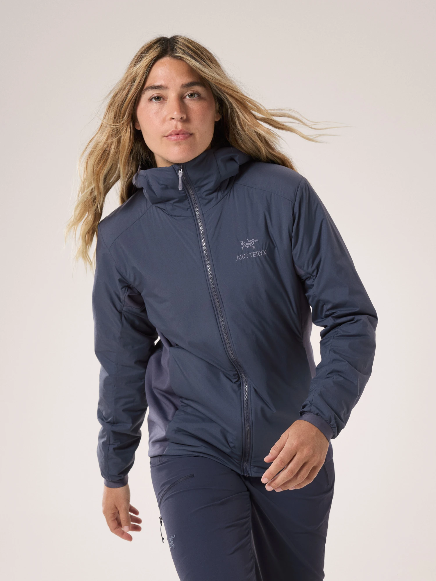 商品【预售商品15天发货】 Arc'teryx|Atom Hoody女性轻便连帽外套适合户外运动 AJOFWX6780,价格¥2342,第4张图片详细描述