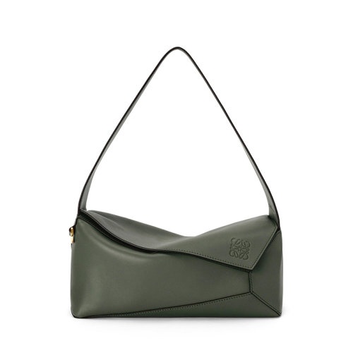 商品Loewe|【包税】LOEWE/罗意威 22新款Puzzle Hobo系列 女士复古卡其绿色纳帕牛皮革单肩手提腋下包流浪包A510J67X01-4429,价格¥16707,第5张图片详细描述