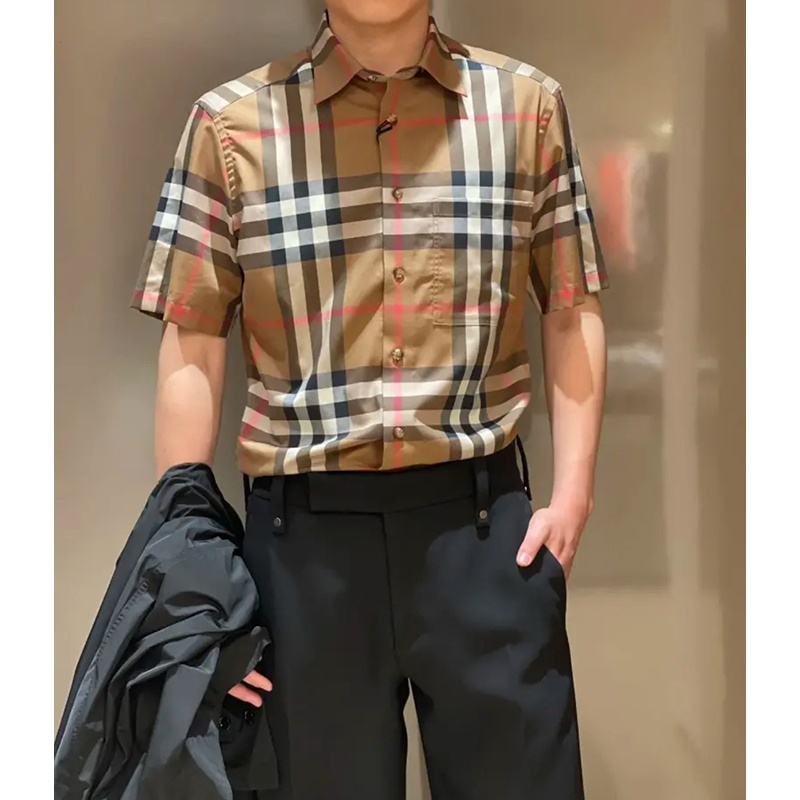 商品Burberry|【现货】博柏丽男士灰褐色棉格纹休闲单排扣短袖衬衫 80929421,价格¥1764,第3张图片详细描述