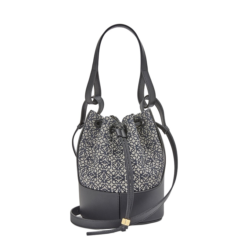商品Loewe|【包税】LOEWE/罗意威 22春夏新款Balloon系列 女士小号黑色海军蓝色徽标提花织物配皮抽绳水桶手提气球包0010643997,价格¥15187,第5张图片详细描述