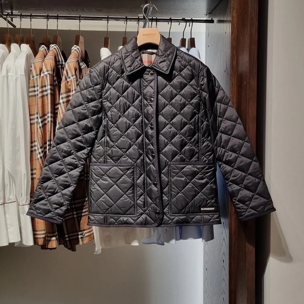 商品Burberry|BURBERRY/博柏利 女士黑色聚酰胺贴袋按扣开襟棉服80841941,价格¥2968,第4张图片详细描述