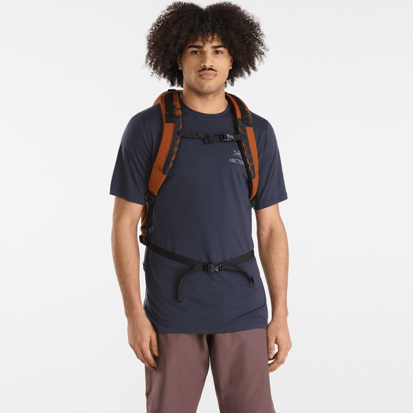 商品Arc'teryx|【Brilliant|包邮包税】始祖鸟 ARRO 22 BACKPACK[SS23] 新款上市 Aro 22 背包 ABNSUX4618,价格¥2409,第16张图片详细描述