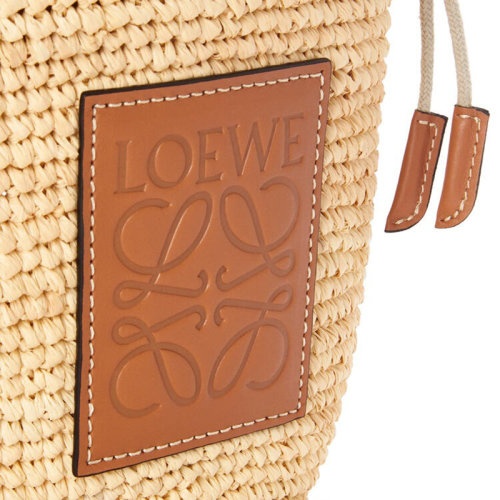 商品Loewe|【包税】LOEWE/罗意威 Basket系列 女士自然色拉菲草编织牛皮革肩带织物抽绳小袋单肩斜挎包A689C70X08-2435,价格¥5506,第3张图片详细描述