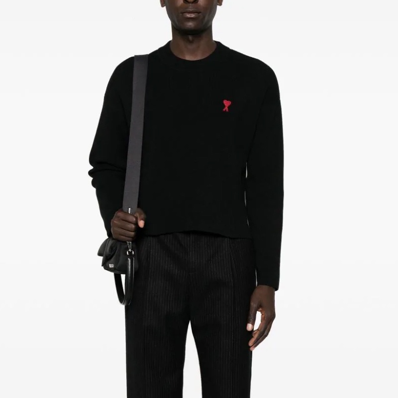 商品[国内直发] AMI|AMI PARIS SS24红色爱心刺绣毛衣 UKS046KN0042 001,价格¥1757,第3张图片详细描述