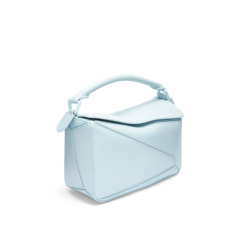 商品Loewe|LOEWE/罗意威 22年新款 Puzzle系列 女士小号海蓝色缎面小牛皮单肩斜挎手提拼图包A510S21X88-9514,价格¥21731,第4张图片详细描述