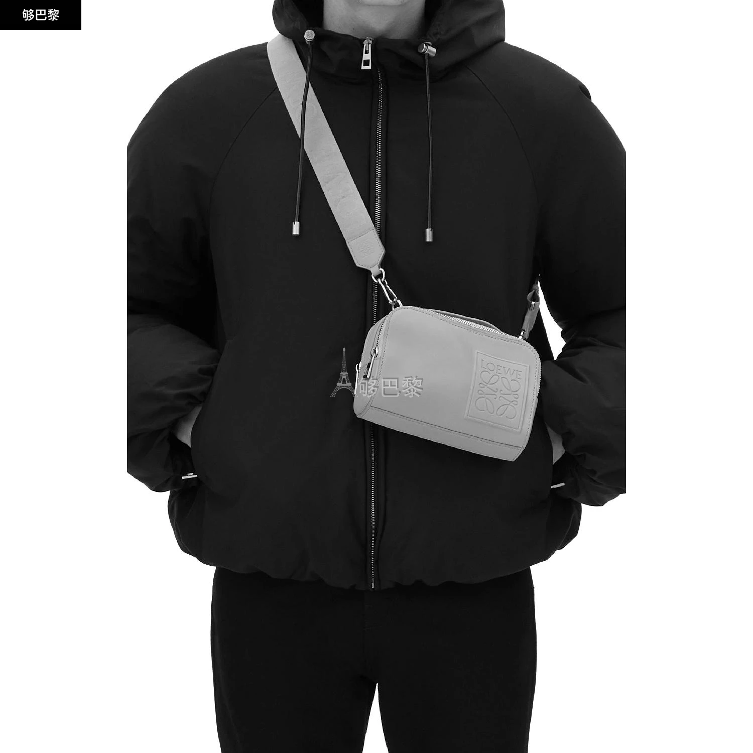 商品Loewe|【预售】 罗意威 25春夏 男士 收纳包 缎面牛皮革迷你相机斜挎包 C565R41X01-1100 ,价格¥8839,第5张图片详细描述