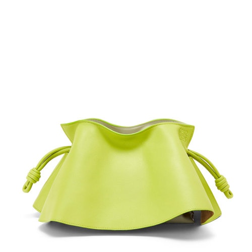 商品Loewe|【包税】LOEWE/罗意威 22新款Flamenco系列 女士绿色纳帕牛皮革徽标压纹磁扣开合单肩手拿花瓣包A411M12X01-6905,价格¥13575,第4张图片详细描述