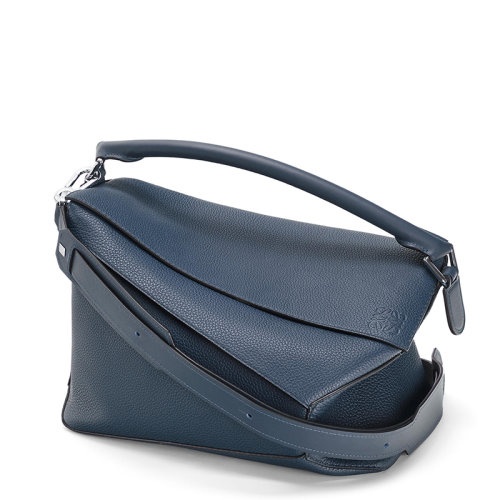 商品Loewe|【包税】LOEWE/罗意威 2021春夏新款 Puzzle Edge系列 男士大号海洋色粒面小牛皮斜挎单肩手提拼图包B510140X01-5543,价格¥24415,第4张图片详细描述