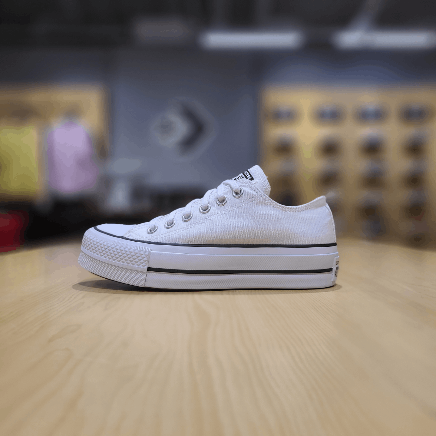 商品【预售商品15天发货】 Converse|【韩国直邮|包邮包税】匡威[CONVERSE] CHUNK TAYLOR ALL STAR LIFT FLET FORM 白色 帆布鞋 560251C,价格¥544,第2张图片详细描述