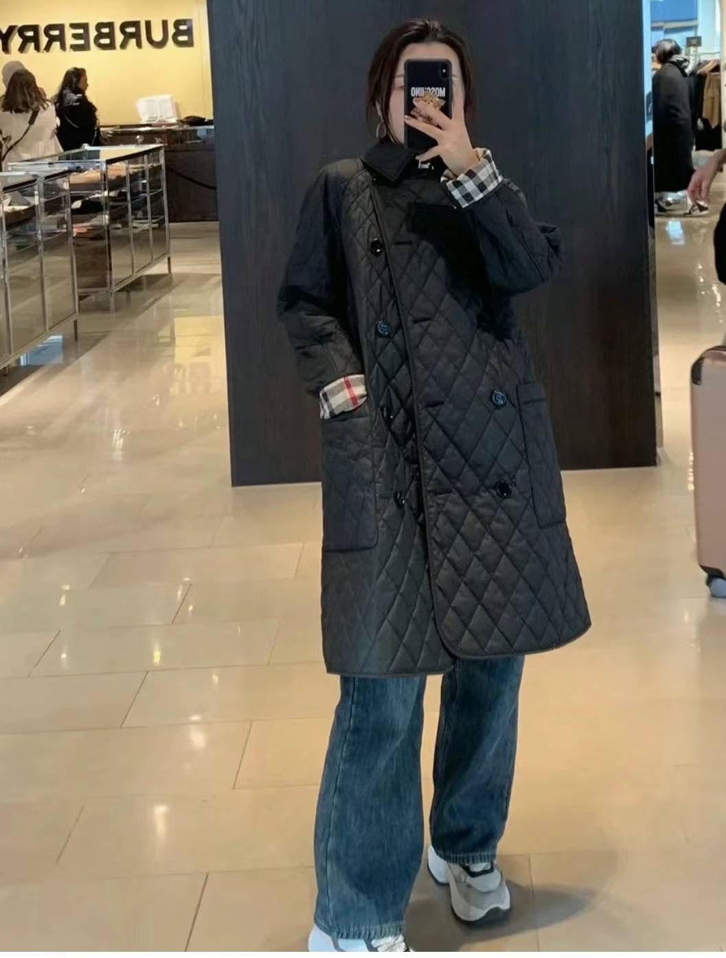 商品Burberry|BURBERRY/博柏利 女士黑色聚酮格纹印双排扣长款棉服80530441,价格¥3249,第3张图片详细描述