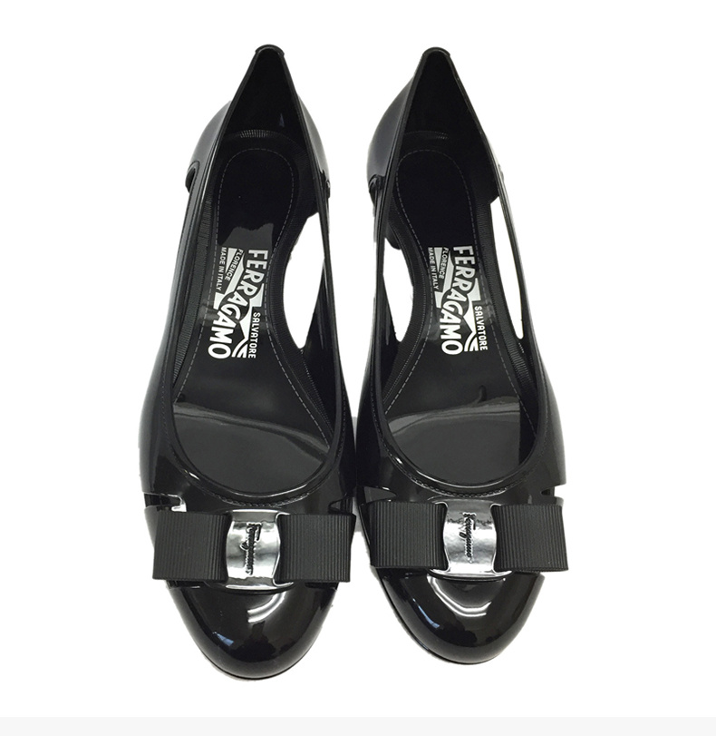 商品Salvatore Ferragamo|SALVATORE FERRAGAMO女士黑色漆皮凉鞋03-5656-726363,价格¥1868,第7张图片详细描述
