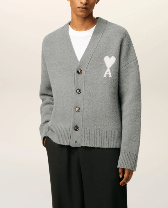 商品AMI|【秋冬新品】AMI 男女同款ADC羊驼毛混纺云朵开衫 爱心V领（香港仓发货）,价格¥3681,第6张图片详细描述