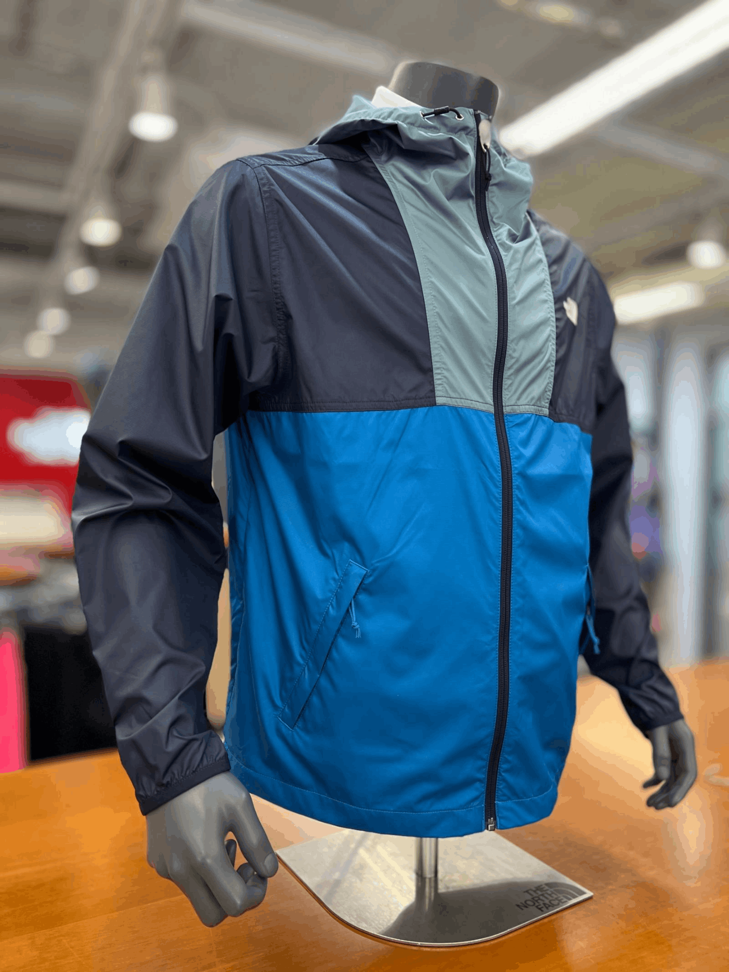 商品The North Face|【Brilliant|包邮包税】北面 NJ3BN01BOCB(海蓝色) 男士 Cyclon 夹克 A NJ3BN01B OCB,价格¥571,第4张图片详细描述