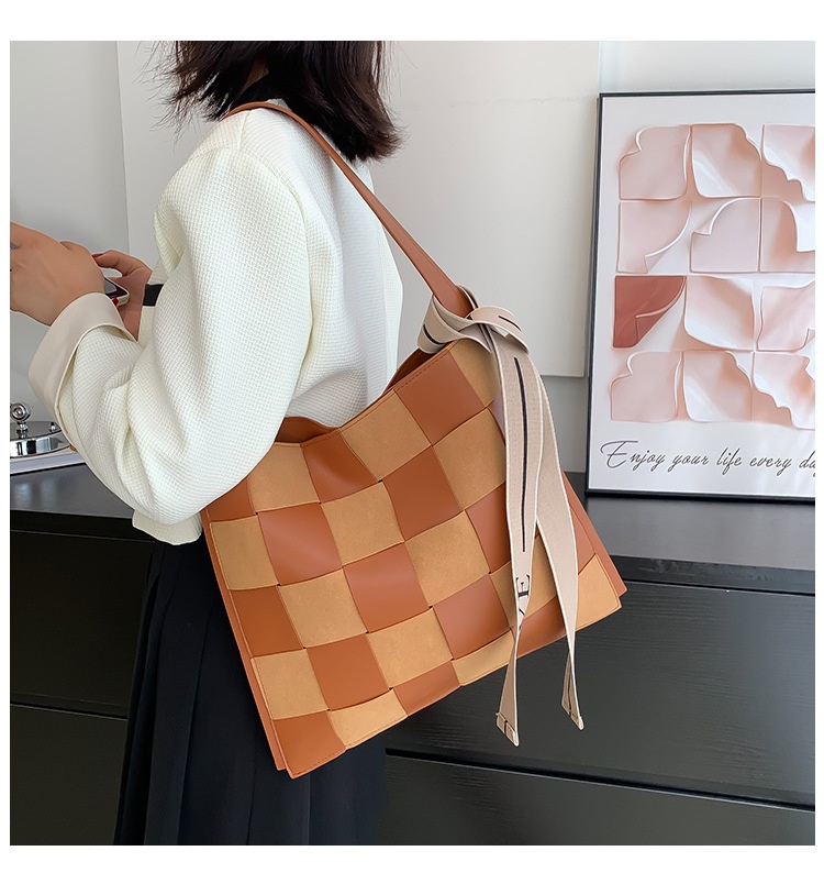商品[国内直发] GLENVINTEN|格岚云顿英国品牌小众设计包包女2022秋冬新款女流行格子编织撞色单肩包腋下托特包,价格¥177,第15张图片详细描述