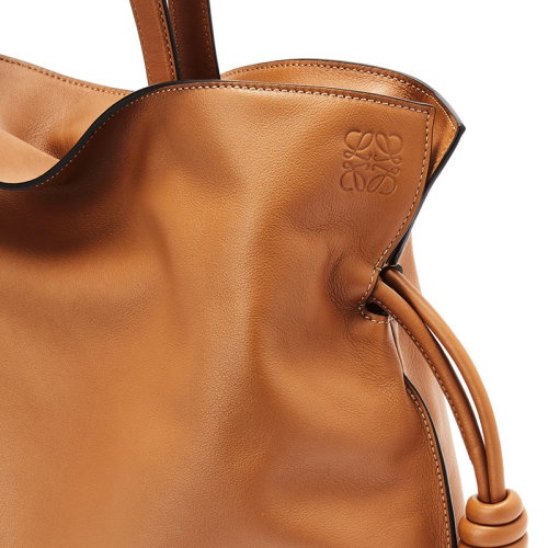 商品Loewe|【包税】LOEWE/罗意威 Flamenco系列 女士大号暖沙色纳帕牛皮革拉绳收紧单肩手提包A411FL1X01-2586,价格¥19309,第2张图片详细描述