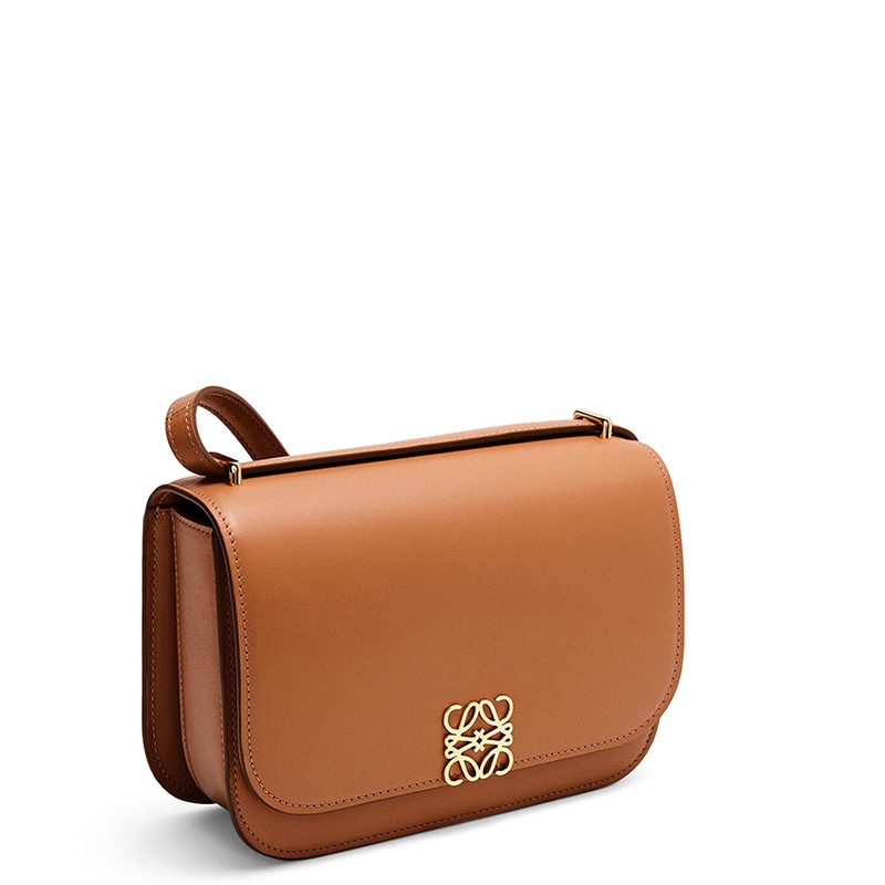 商品Loewe|【包税】LOEWE/罗意威  Goya系列 女士小号棕褐色真丝小牛皮金属徽标磁扣单肩斜挎包0010594307,价格¥21033,第6张图片详细描述