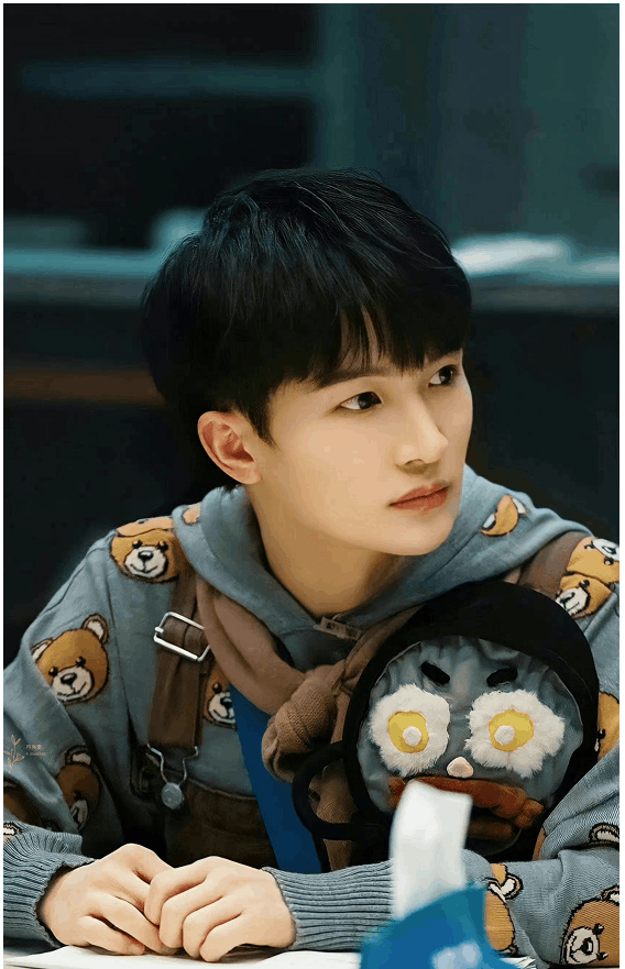 商品[国内直发] Moschino|明星同款MOSCHINO/莫斯奇诺周深同款卫衣中性泰迪熊连帽毛衣 灰色 09055508 A2485（清仓特价）,价格¥1487,第3张图片详细描述