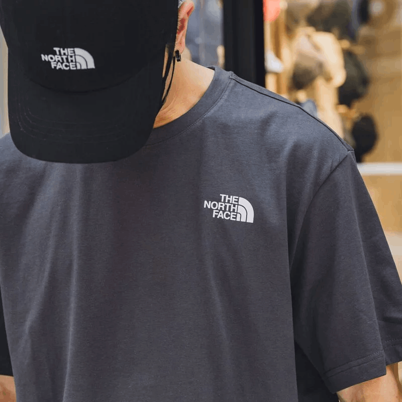 商品The North Face|【保税仓极速直发】The North Face 北面 后背腰果花 大标 黑色 休闲 短袖T恤 NT7UN48A BLK,价格¥254,第5张图片详细描述