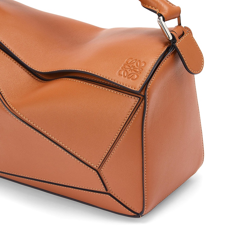 商品Loewe|【包税】LOEWE/罗意威 21春夏新款 Puzzle系列 女士棕褐色经典小牛皮斜挎单肩手提拼图包0010097897,价格¥22547,第7张图片详细描述