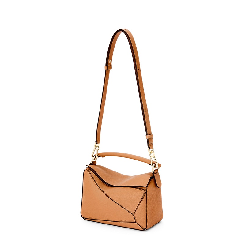商品Loewe|【包税】LOEWE/罗意威 经典款Puzzle系列 女士小号浅焦糖色粒面小牛皮手提斜挎单肩包A510S21X67-3649,价格¥20272,第2张图片详细描述