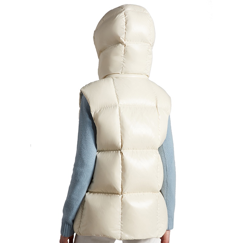 商品Moncler|Moncler/蒙克莱 22年秋冬新款 Luzule系列 女士象牙白/暖灰色漆面尼龙羽绒服马甲H20931A0006468950065,价格¥8824,第3张图片详细描述