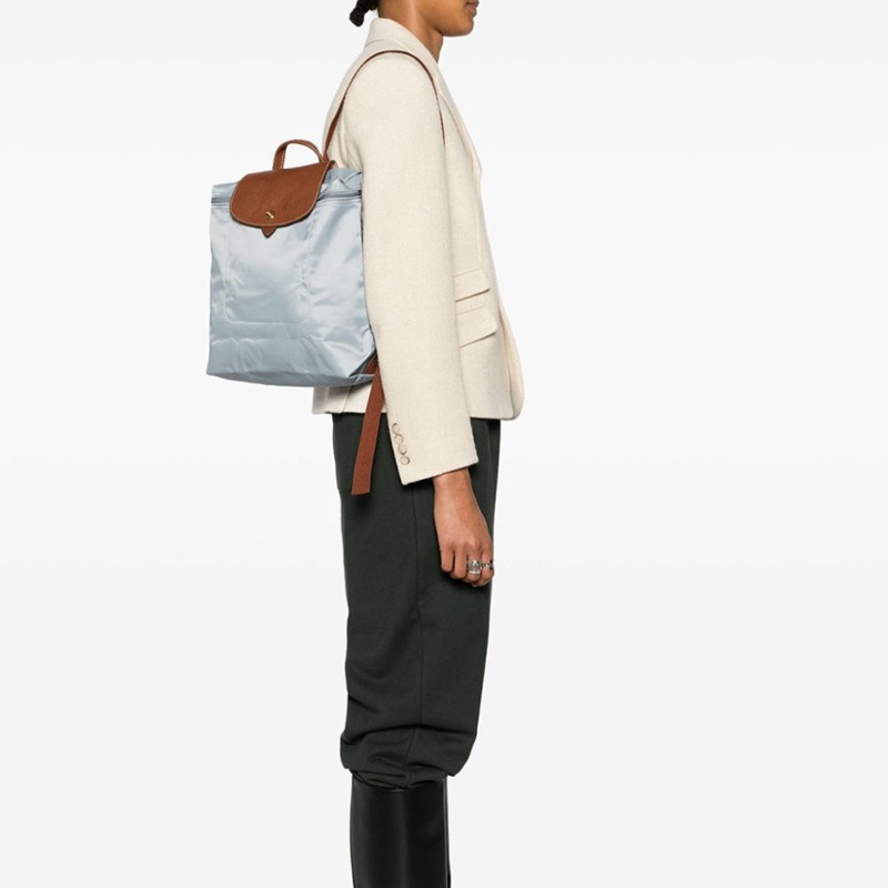 商品Longchamp|珑骧 23新款 LE PLIAGE女士中号灰色帆布背包,价格¥1450,第4张图片详细描述