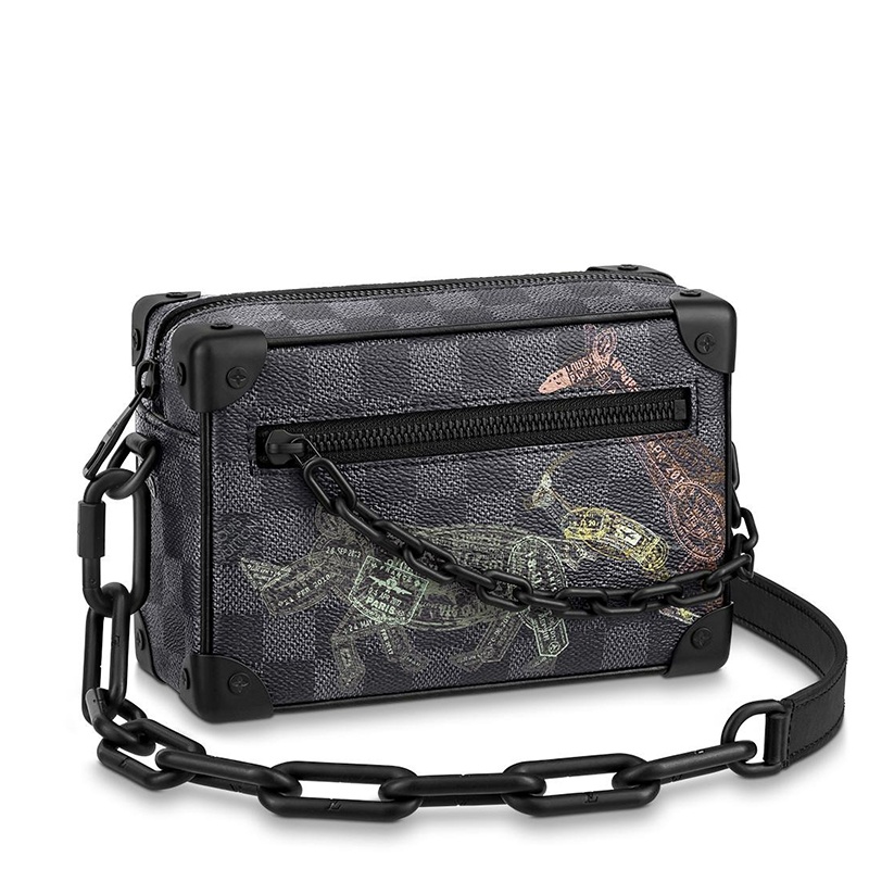 商品Louis Vuitton|预售10天 Louis Vuitton/路易威登 22春夏新款SOFT TRUNK系列 男士迷你石墨色方格棋盘帆布牛皮革饰边黑链彩色动物印花单肩手提链条盒子包N45278,价格¥23665,第2张图片详细描述