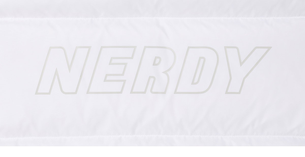 商品NERDY|【享贝家】NERDY 2022秋冬新款经典logo短款防风帽子羽绒服 男女同款 黑色\蓝色\白色奶\油色（预售款，10天发货） PNEW22DJ03,价格¥892,第9张图片详细描述