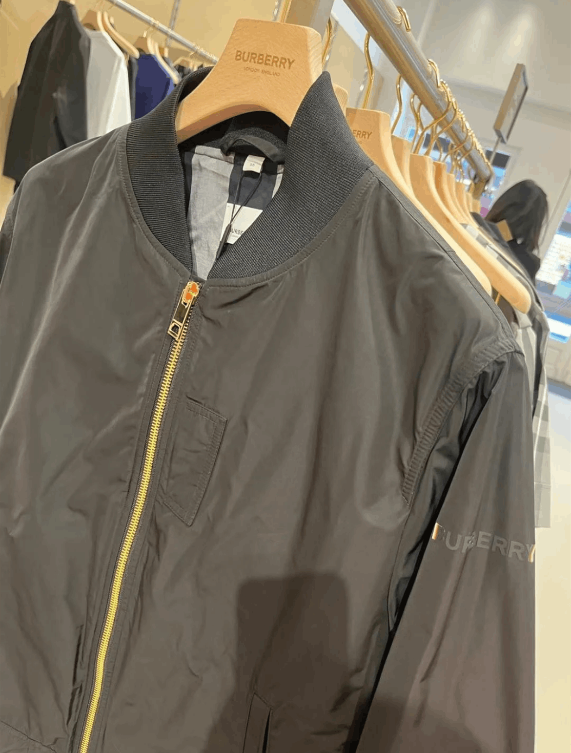 商品Burberry|博柏利 男士黑色涤纶形状记忆塔夫绸飞行员夹克80616491,价格¥2822,第3张图片详细描述