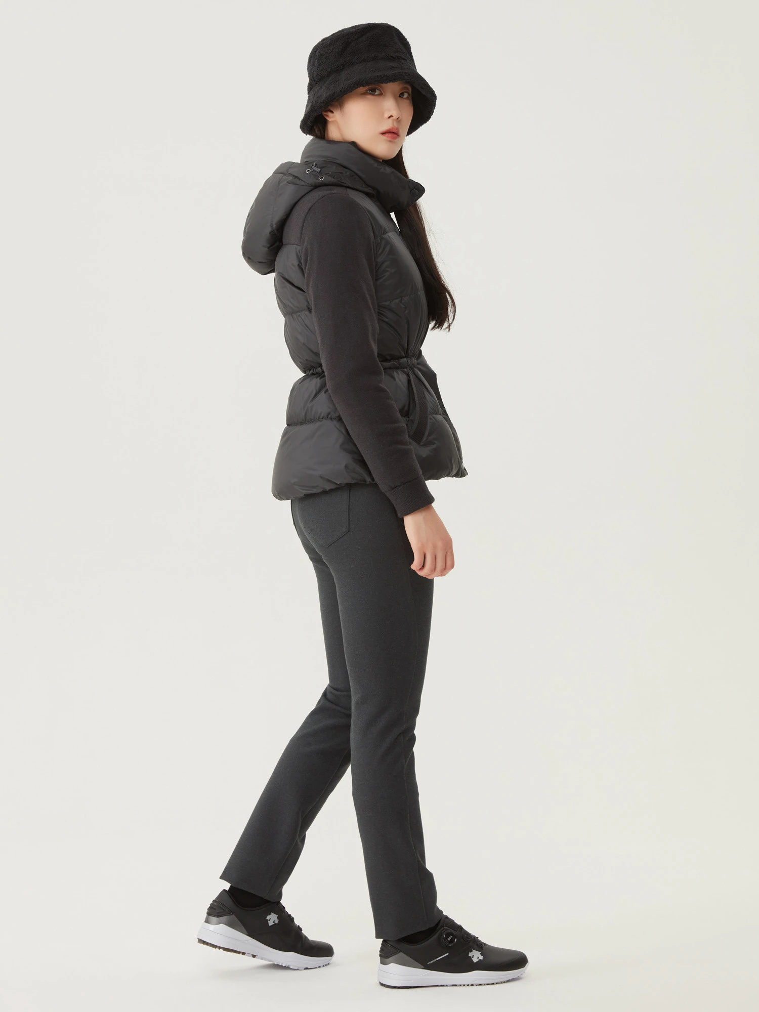 商品【预售商品15天发货】 DESCENTE|GOLF女性针织混合中长款羽绒服经典设计 DO42WFKOO2-CHAG,价格¥2027,第9张图片详细描述