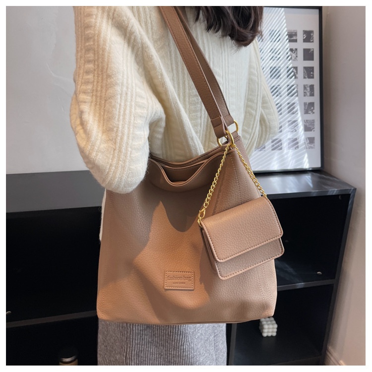 商品[国内直发] GLENVINTEN|格岚云顿复古通勤女包新款小众时尚托特包百搭秋冬大容量单肩包,价格¥178,第10张图片详细描述