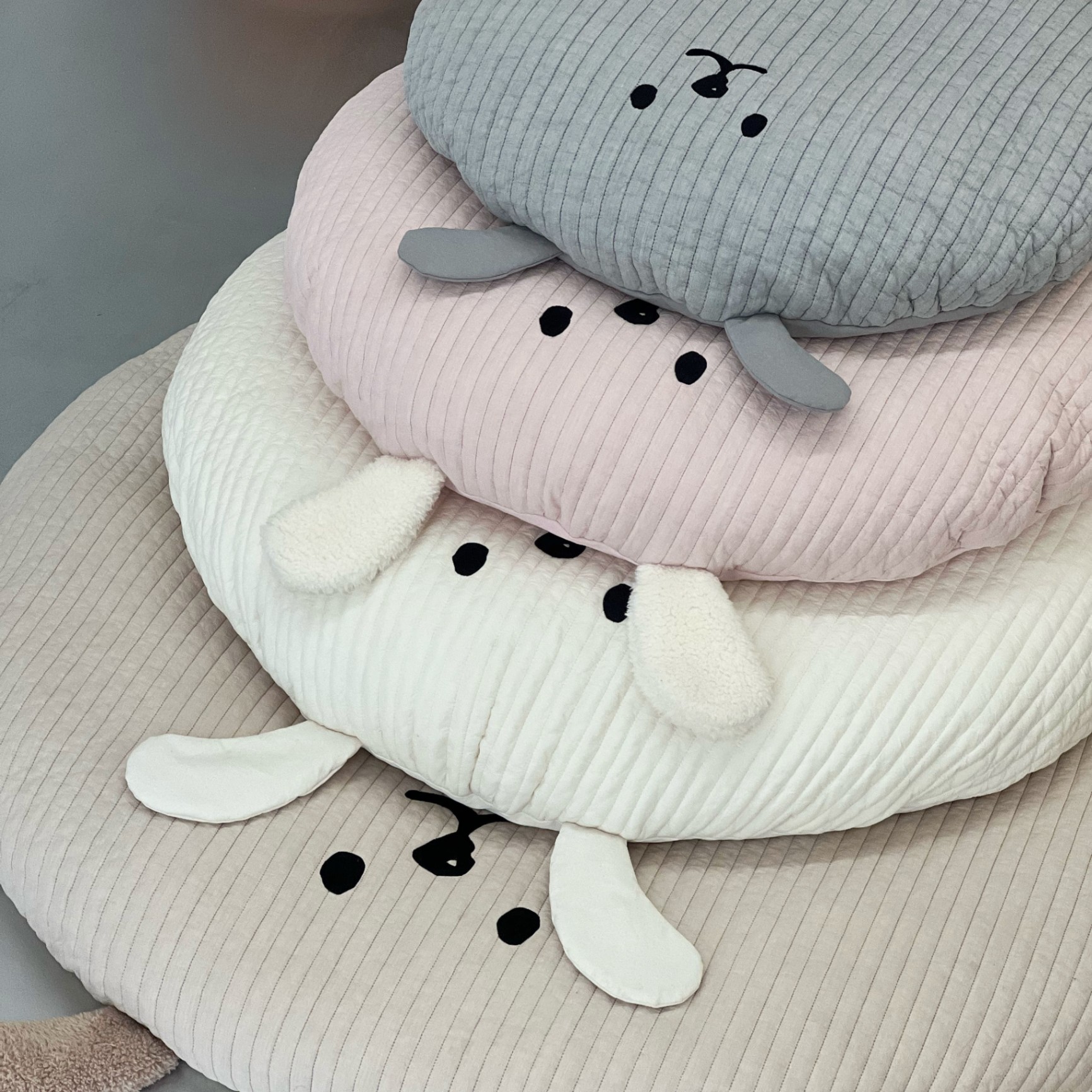 商品[国内直发] Taaffe|拥抱衍缝棉窝垫（粉色）|Hugme,价格¥839,第28张图片详细描述