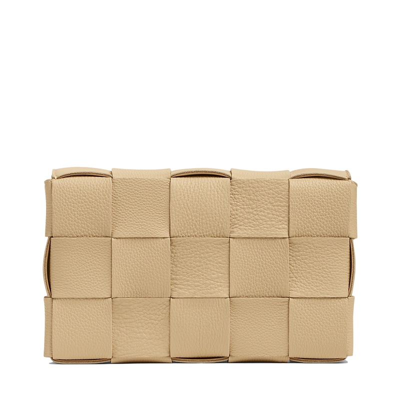 商品Bottega Veneta|【包税】Bottega Veneta/葆蝶家 CASSETTE系列 女士燕麦色小牛皮双面Intreccio编织单肩斜挎豆腐包666870V17H19776,价格¥18478,第2张图片详细描述