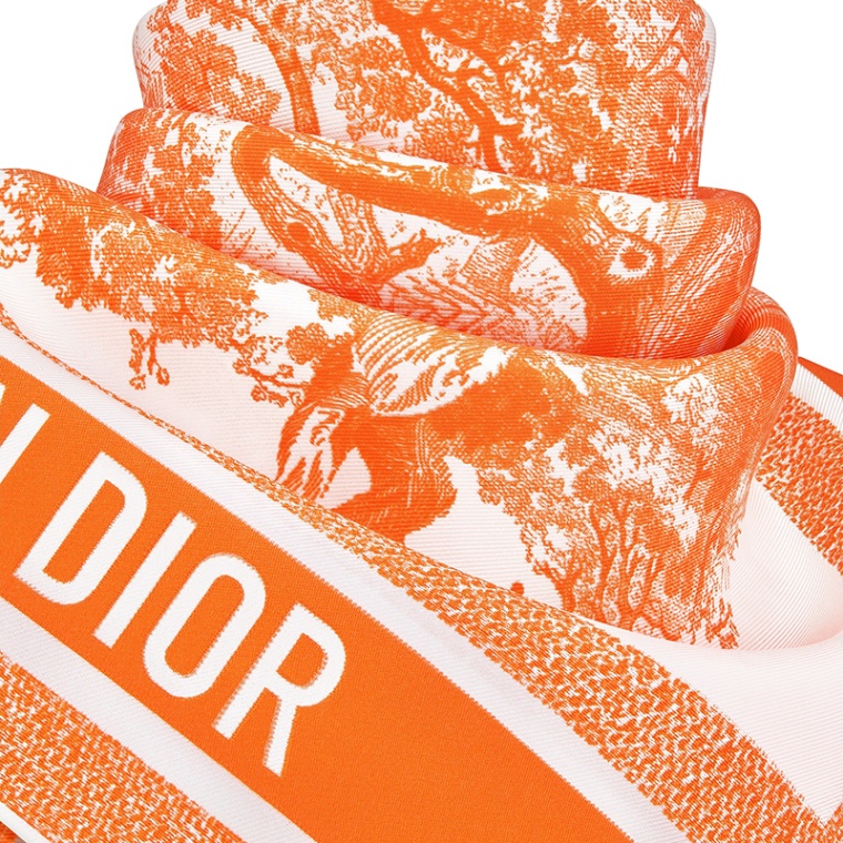 商品Dior|DIOR/迪奥 22新款 女士霓虹橙/象牙色真丝斜纹布TOILE DE JOUY图案刺绣头巾围巾丝巾,价格¥3567,第2张图片详细描述