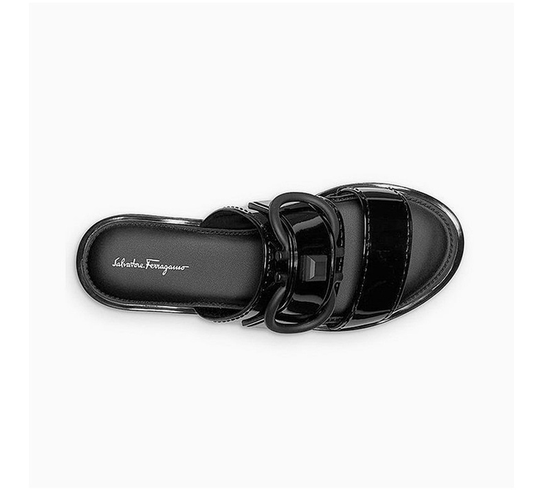 商品Salvatore Ferragamo|SALVATORE FERRAGAMO 女士黑色漆皮徽标凉鞋 0726355,价格¥2163,第7张图片详细描述