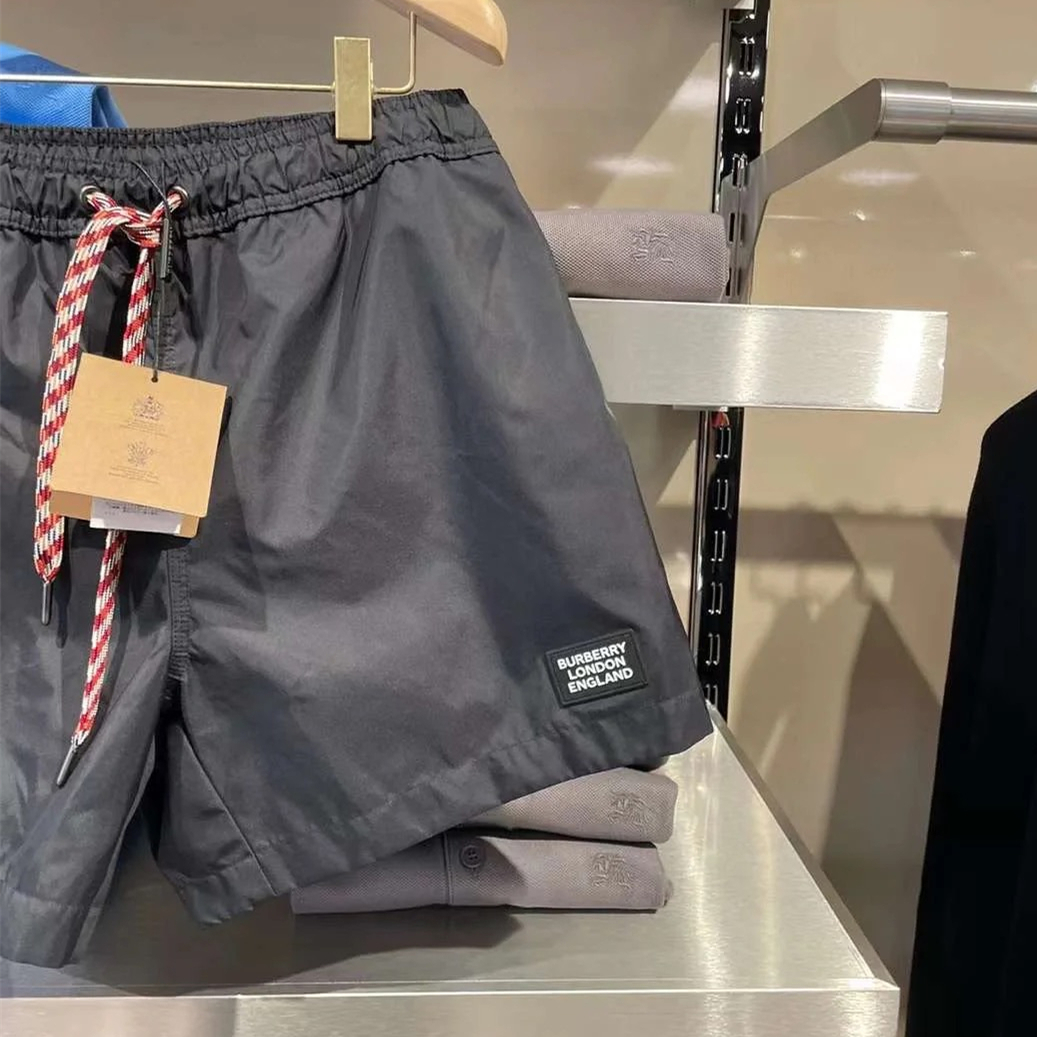 商品Burberry|BURBERRY/博柏利 男士黑色纤维微标贴片条纹抽绳游泳短裤80226381,价格¥1005,第6张图片详细描述