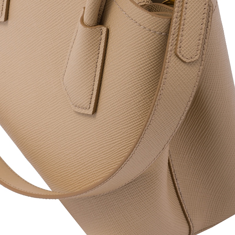 商品Prada|PRADA/普拉达 22新款 Prada Double系列 女士mini砂米色saffiano皮革金扣徽标单肩斜跨手提包1BG443_2A4A_F0036_V_XOO,价格¥24872,第6张图片详细描述