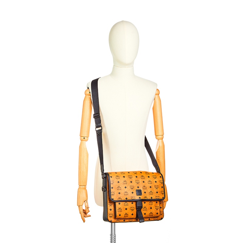 商品[国内直发] MCM|男士Klassik Visetos干邑色人造革配牛皮革中号单肩斜挎邮差包礼物送男友 MMMCAKK02CO001,价格¥2658,第9张图片详细描述