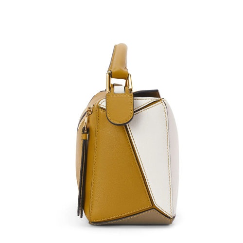 商品Loewe|【包税】 LOEWE/罗意威 22新款Puzzle系列 女士小号赭色/暖白色经典小牛皮拼色单肩斜跨手提拼图包A510S21X55-4025,价格¥21354,第2张图片详细描述