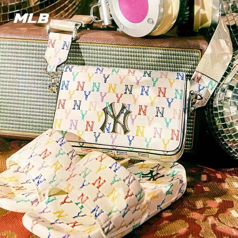 商品MLB|【享贝家】（国内现货）MLB Monogram 彩虹复古涂鸦老花系列 NY纽约洋基队单肩斜跨包 32BGPC111-50I G-LY,价格¥721,第4张图片详细描述