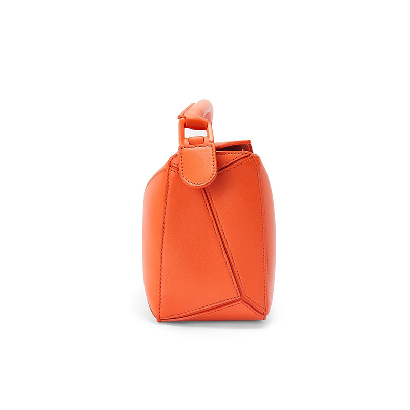 商品Loewe|LOEWE/罗意威 22年新款 Puzzle系列 女士小号橙色缎面小牛皮单肩斜挎手提拼图包A510S21X88-9100,价格¥21400,第4张图片详细描述