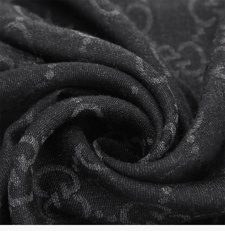 商品Gucci|GUCCI 古驰 女士灰色羊毛围巾 165904-3G646-1100,价格¥1101,第4张图片详细描述