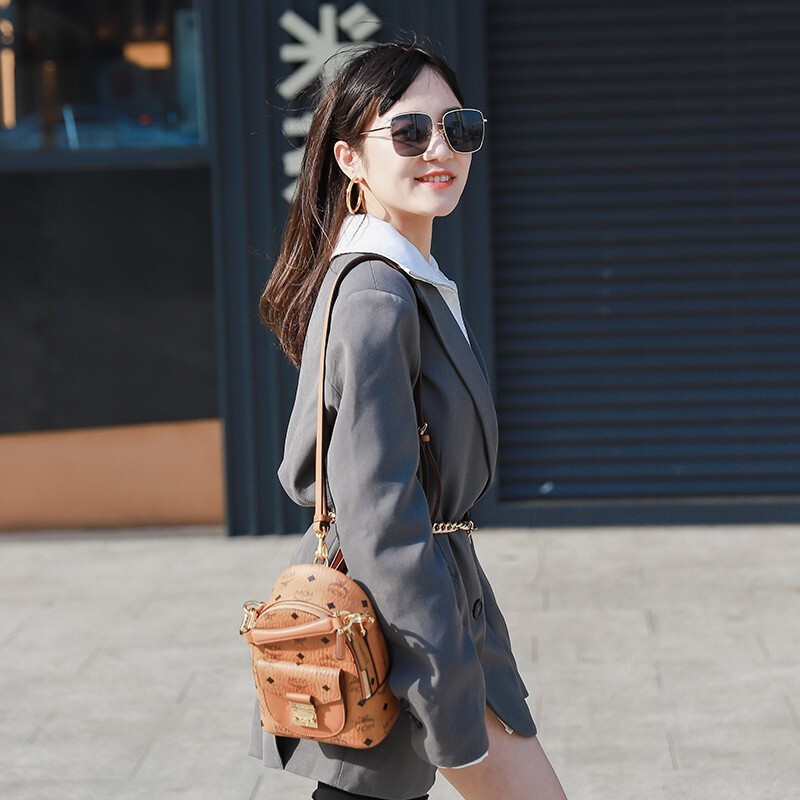 商品[国内直发] MCM|MCM 女士Partricia Visetos系列干邑色人造革配牛皮革迷你手提单肩双肩背包 MWKBSPA01CO001,价格¥4416,第3张图片详细描述