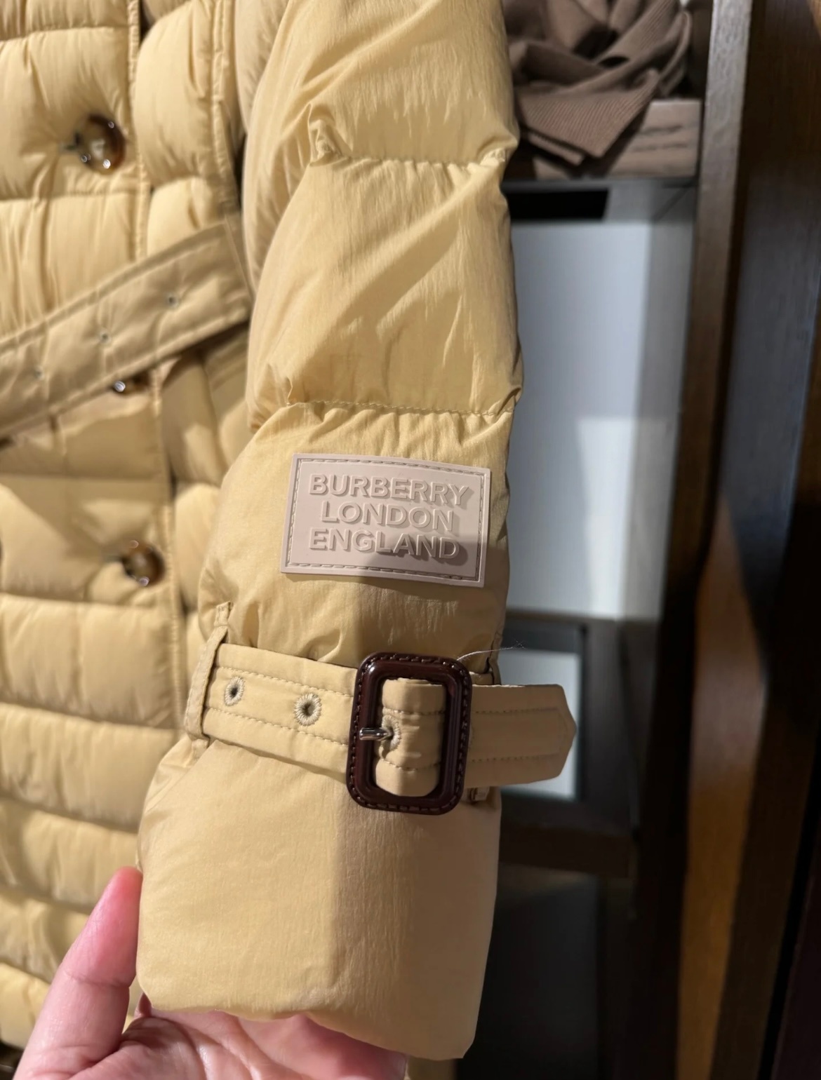 商品Burberry|Burberry博柏利 纯色连帽双排扣长款羽绒服 女款 黄色80720851,价格¥3436,第6张图片详细描述